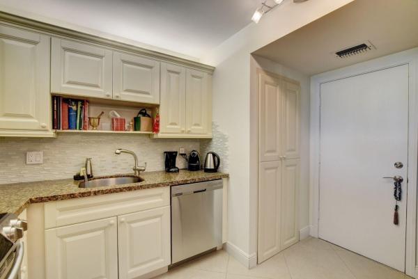 Lake House South, 875 E Camino Real, Boca Raton, Florida 33432, image 3