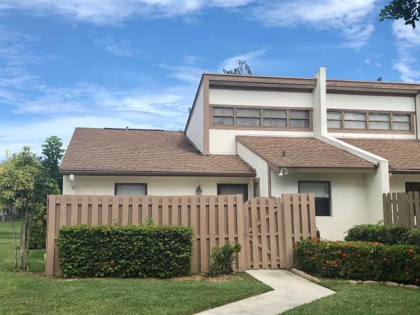 Villa Pointe At Abbey Park, 1983 Monks Ct, West Palm Beach, Florida 33415, image 2