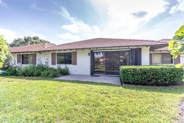Club Cottages, 102 Club Dr, Palm Beach Gardens, Florida 33418, image 2