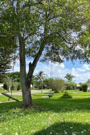 Cresthaven Of Palm Beach, 2675 Rockcrest Ct, West Palm Beach, Florida 33415, image 3