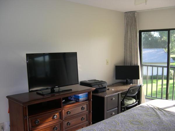 Lakeshore Village Of Meadowood, 3400 Twin Lakes Ter #205, Fort Pierce, Florida 34951, image 2