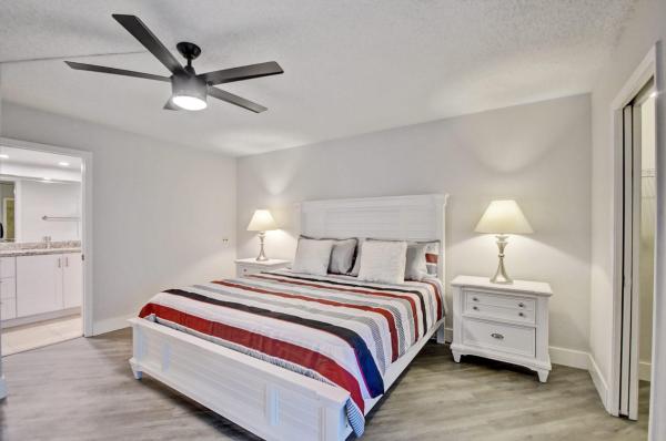Lyndhurst, 3022 Lyndhurst I, Deerfield Beach, Florida 33442, image 2