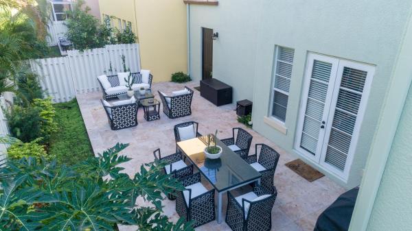 121 Via Poinciana Ln, Boca Raton, Florida 33487, image 1