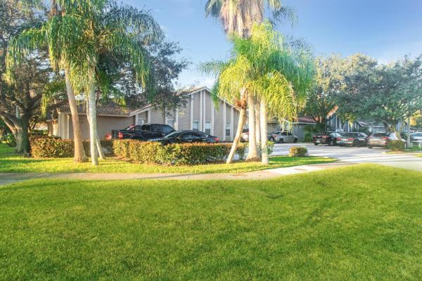Greenview Shores 2 Of Wellington, 13916 Folkestone Cir, Wellington, Florida 33414, image 1