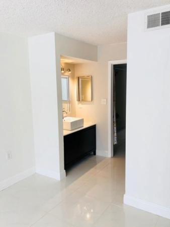 The Sterling Villages Of Palm Beach Lakes, 19111 Glenmoor Dr, West Palm Beach, Florida 33409, image 1