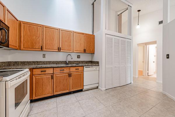 Villas Of Glengary, 804 Lochwick Ct #2, Palm Beach Gardens, Florida 33418, image 2