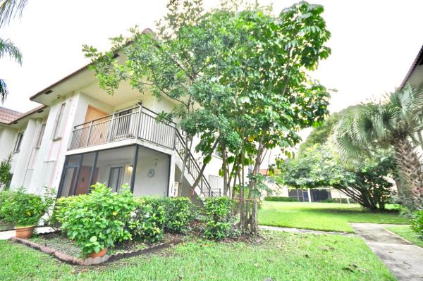 Racquet Club At Bonaventure, 421 Lakeview Dr #104, Weston, Florida 33326, image 1