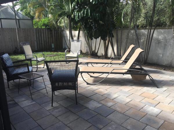Town Oaks, 1076 Raintree Ln, Palm Beach Gardens, Florida 33410, image 1
