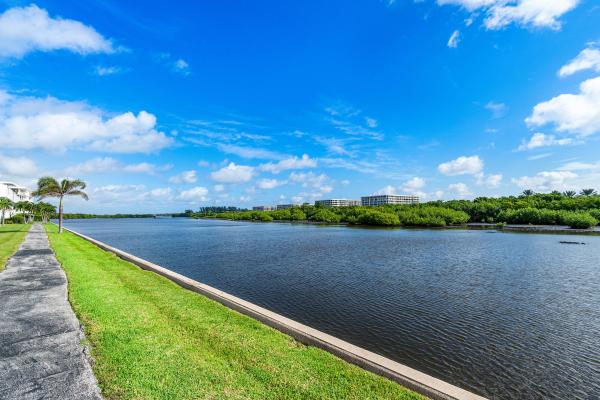 Chateau Chantilly Of Ibis Isle, 2185 Ibis Isle Rd #10, Palm Beach, Florida 33480, image 2