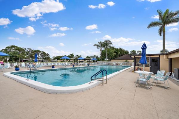 Pine Ridge South 4, 407 Pine Glen Ln #C-2, Greenacres, Florida 33463, image 2