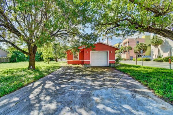 Linns, 202 SE 4th Ave, Delray Beach, Florida 33483, image 1