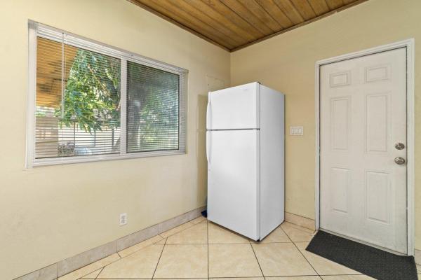 Colonial Estates, 524 Colonial Rd, West Palm Beach, Florida 33405, image 3