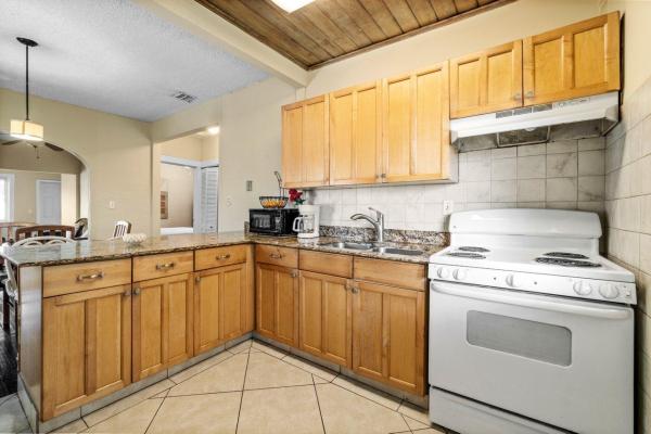 Colonial Estates, 524 Colonial Rd, West Palm Beach, Florida 33405, image 2