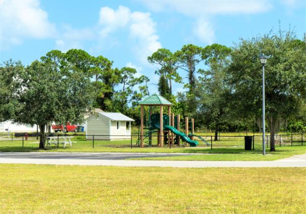 Magnolia Square, 3322 Monterey Square Ln #102, Fort Pierce, Florida 34982, image 3