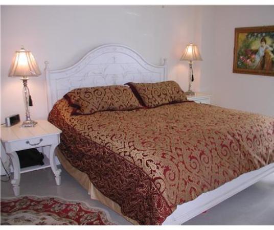 Arlen House East, 100 Bayview Dr #826, Sunny Isles Beach, Florida 33160, image 1