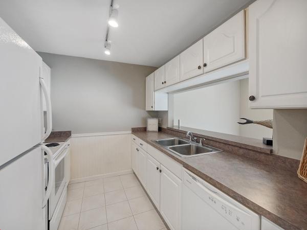 Park Place Townhomes, 5040 Elmhurst Rd #F, West Palm Beach, Florida 33417, image 2