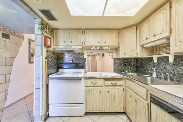 Regis House, 899 SE 2nd Ave #216, Deerfield Beach, Florida 33441, image 1
