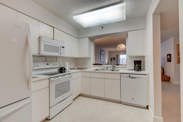 Huntington Pointe, 14112 Huntington Pointe Dr #310, Delray Beach, Florida 33484, image 2