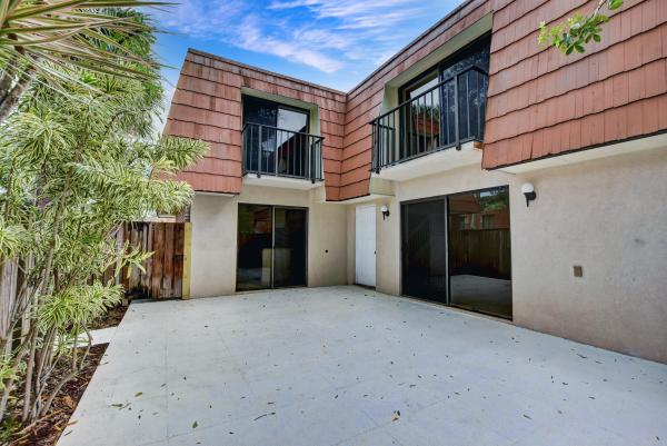 Sandalwood At Boynton Beach, 757 Buttonwood Ln, Boynton Beach, Florida 33436, image 2