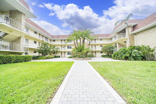Tamberlane, 5560 Tamberlane Cir #124, Palm Beach Gardens, Florida 33418, image 2