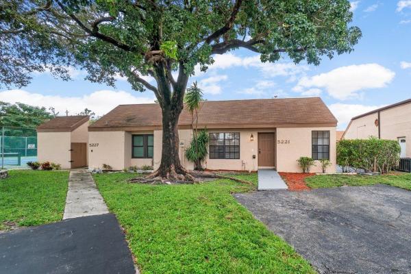 Cinnamon, 5221 Tarregon Ln, Palm Beach Gardens, Florida 33418, image 3