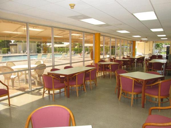 Golden Lakes Village, 113 Lake Susan Dr, West Palm Beach, Florida 33411, image 1