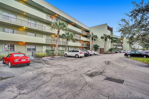 Jamestown, 1638 Embassy Dr #408, West Palm Beach, Florida 33401, image 1