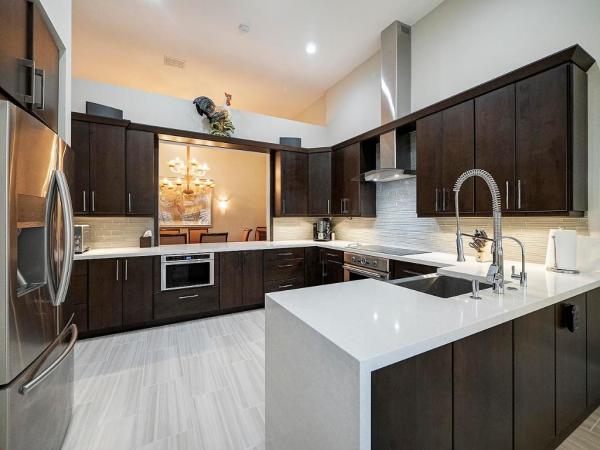 The Palms, 108 Palm Point Cir #C, Palm Beach Gardens, Florida 33418, image 3