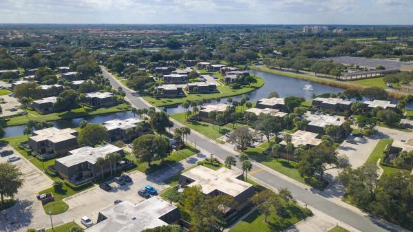Village Of Sandalwood Lakes, 4101 41st Way, West Palm Beach, Florida 33407, image 2