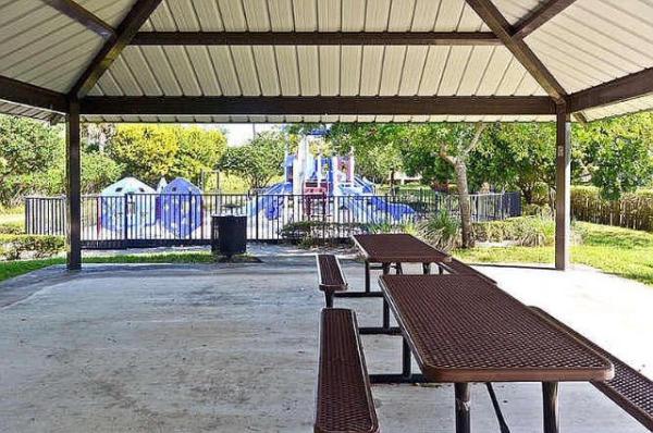 Sierra Bay, 3269 Scarletta Dr, Riviera Beach, Florida 33404, image 2