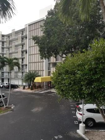 Biscaya, 20500 W Country Club Dr #201, Aventura, Florida 33180, image 3