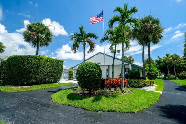 The Palm Club, 1001 Green Pine Blvd #B2, West Palm Beach, Florida 33409, image 2