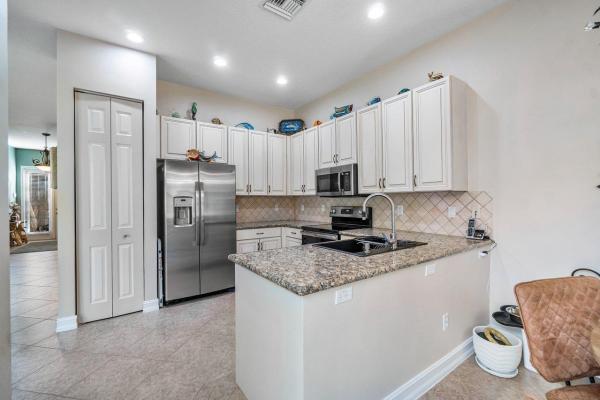 Valencia Pointe, 10905 Deer Park Ln, Boynton Beach, Florida 33437, image 2