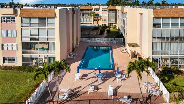 Palm Lake, 1516 S Lakeside Dr #201, Lake Worth Beach, Florida 33460, image 1