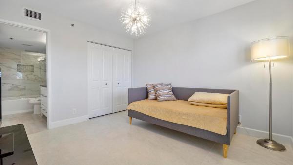 Huntington Lakes 5, 7260 Kinghurst Dr #802, Delray Beach, Florida 33446, image 1