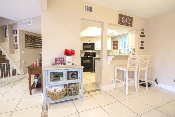 Weybridge Townhomes, 154 Weybridge Cir #B, Royal Palm Beach, Florida 33411, image 2