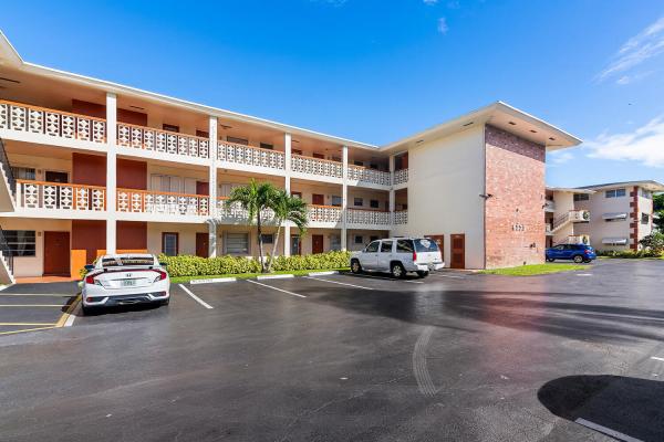 Lake Park Gardens, 4771 NW 10th Ct #302, Plantation, Florida 33313, image 2