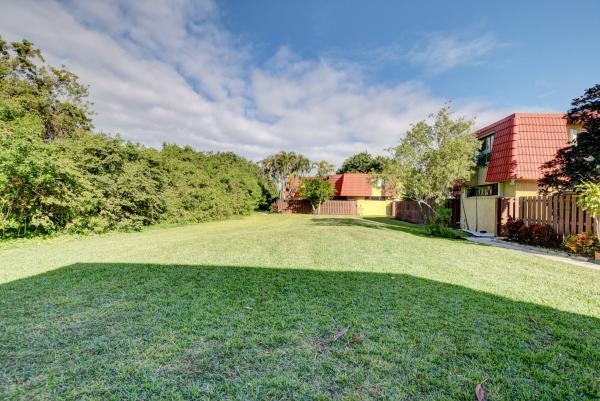 Banyan Lake, 8401 Trent Ct #D, Boca Raton, Florida 33433, image 2