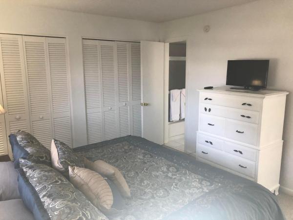 Wilshire North, 2936 Lake Shore Dr #202, Riviera Beach, Florida 33404, image 2