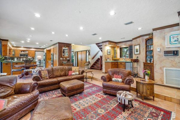 Presidential Estates, 2325 Embassy Dr, West Palm Beach, Florida 33401, image 2