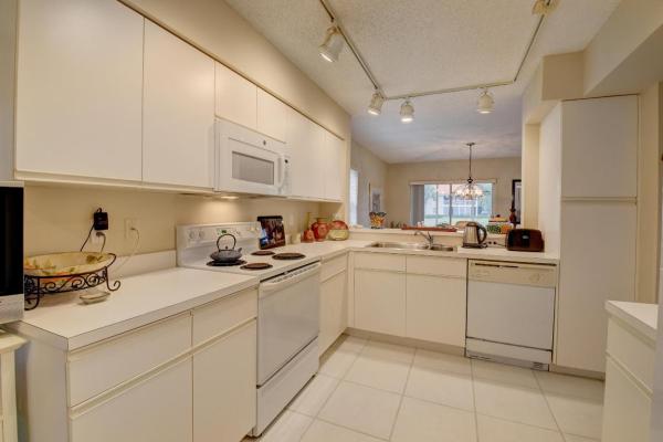 Palm Isles, 9540 Shadybrook Dr #101, Boynton Beach, Florida 33437, image 2