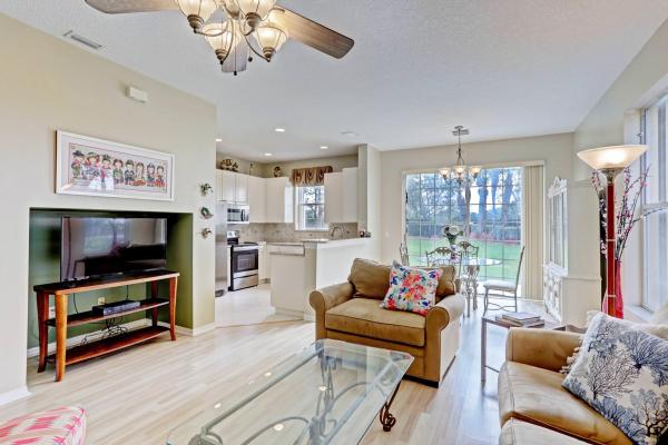 Seminole Lakes, 371 River Bluff Ln, Royal Palm Beach, Florida 33411, image 2