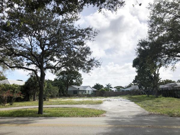 Tequesta Country Club, 299 Country Club Dr, Tequesta, Florida 33469, image 1