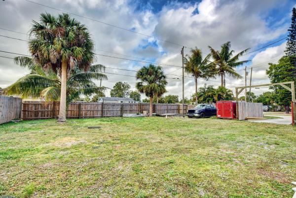 Southern Boulevard Pines, 5440 Wallis Rd, West Palm Beach, Florida 33415, image 2