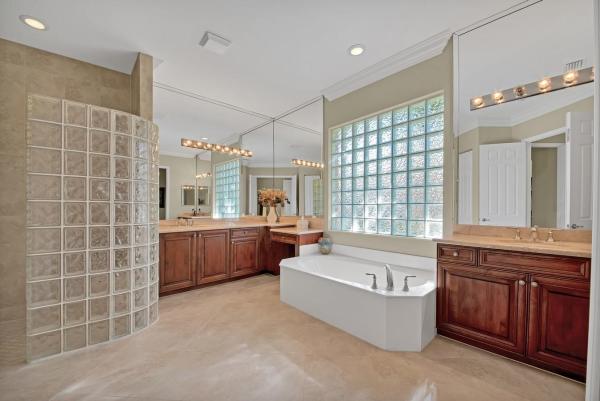 Valencia Reserve, 10510 Whitewind Cir, Boynton Beach, Florida 33473, image 2
