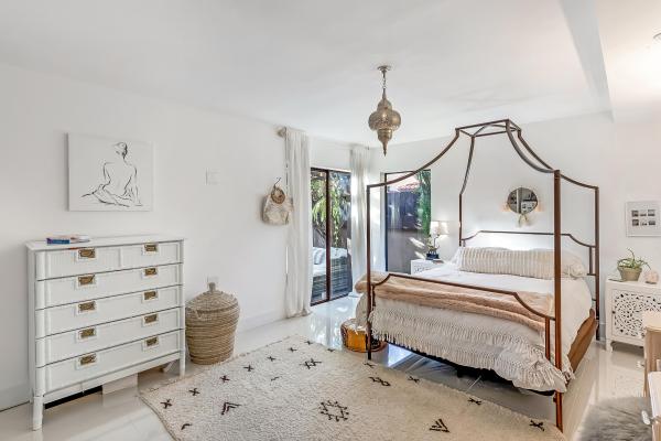 California Club Homes, 1049 NE 203rd Ter, Ives Estates, Florida 33179, image 2
