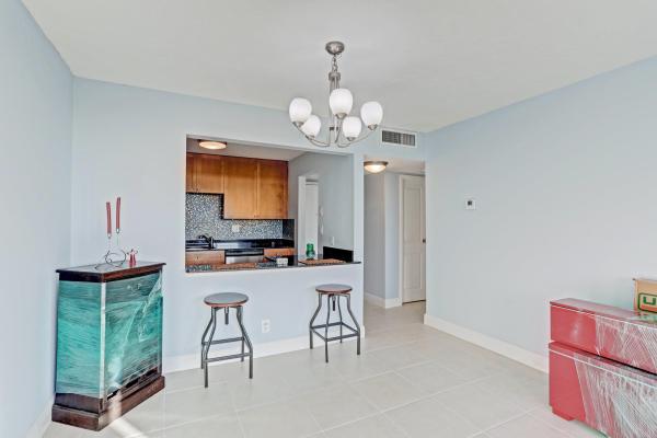 Lakeshore Club, 1830 Embassy Dr #604, West Palm Beach, Florida 33401, image 3