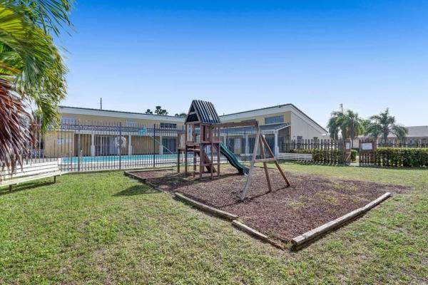 Sierra Ridge, 807 NE 214th Ln #04, Ives Estates, Florida 33179, image 2