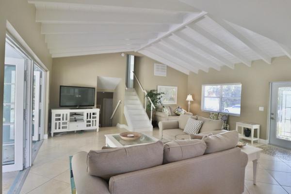 Yacht Harbor Manor, 1310 Manor Dr, Riviera Beach, Florida 33404, image 1
