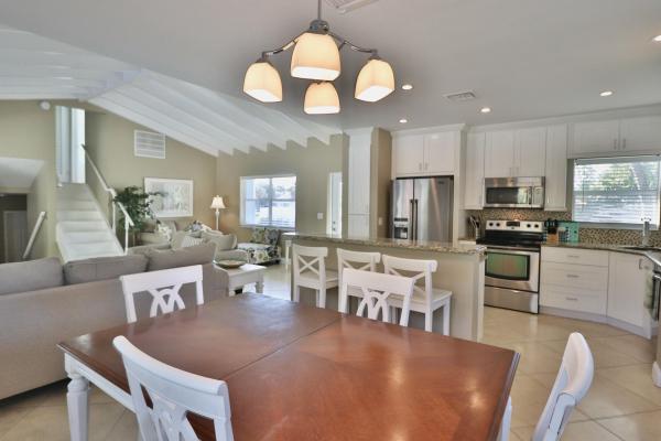 Yacht Harbor Manor, 1310 Manor Dr, Riviera Beach, Florida 33404, image 2